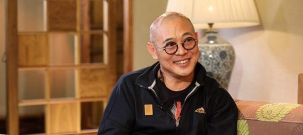 李连杰少林枭雄崛起，黄秋燕逆袭成好意思容达东说念主，家庭奇迹双丰充